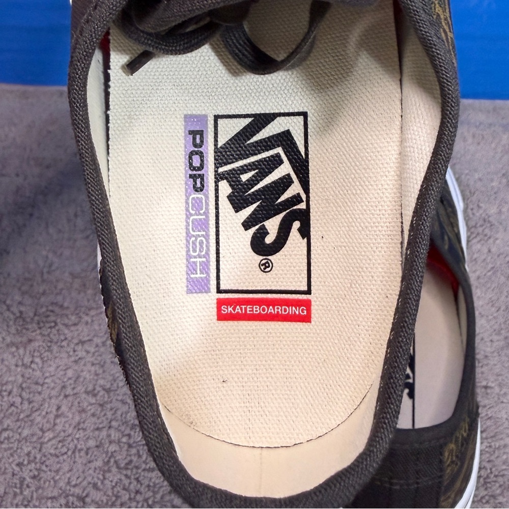 Vans authentic 
Tiger camo 
Brand new - Picture 3 of 6